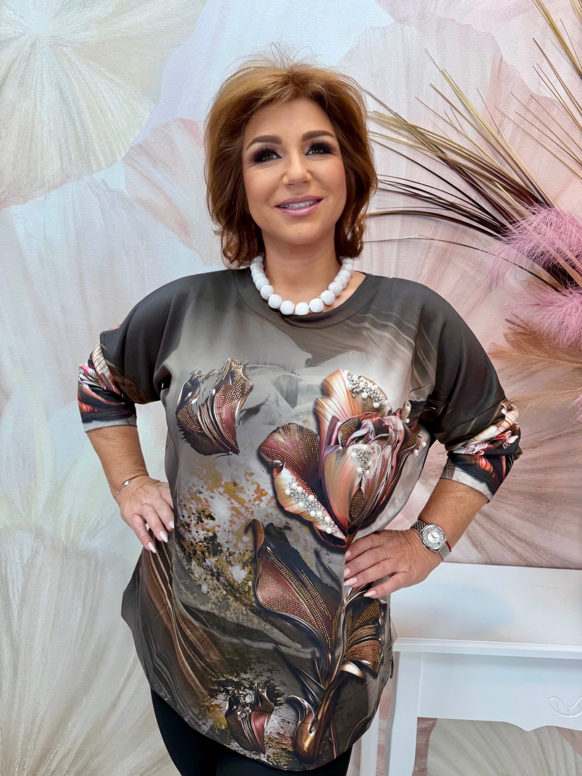 Szürkés barna virágmintás felső