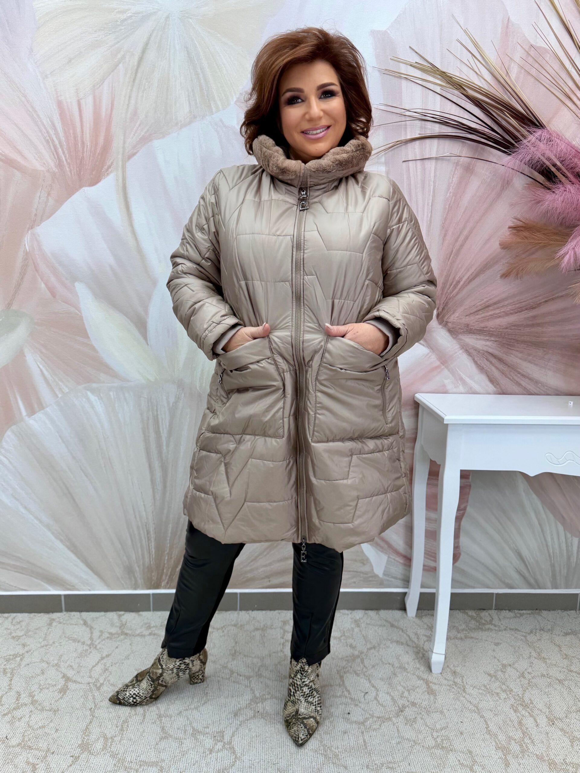 Prémium bézs belül szőrmés télikabát