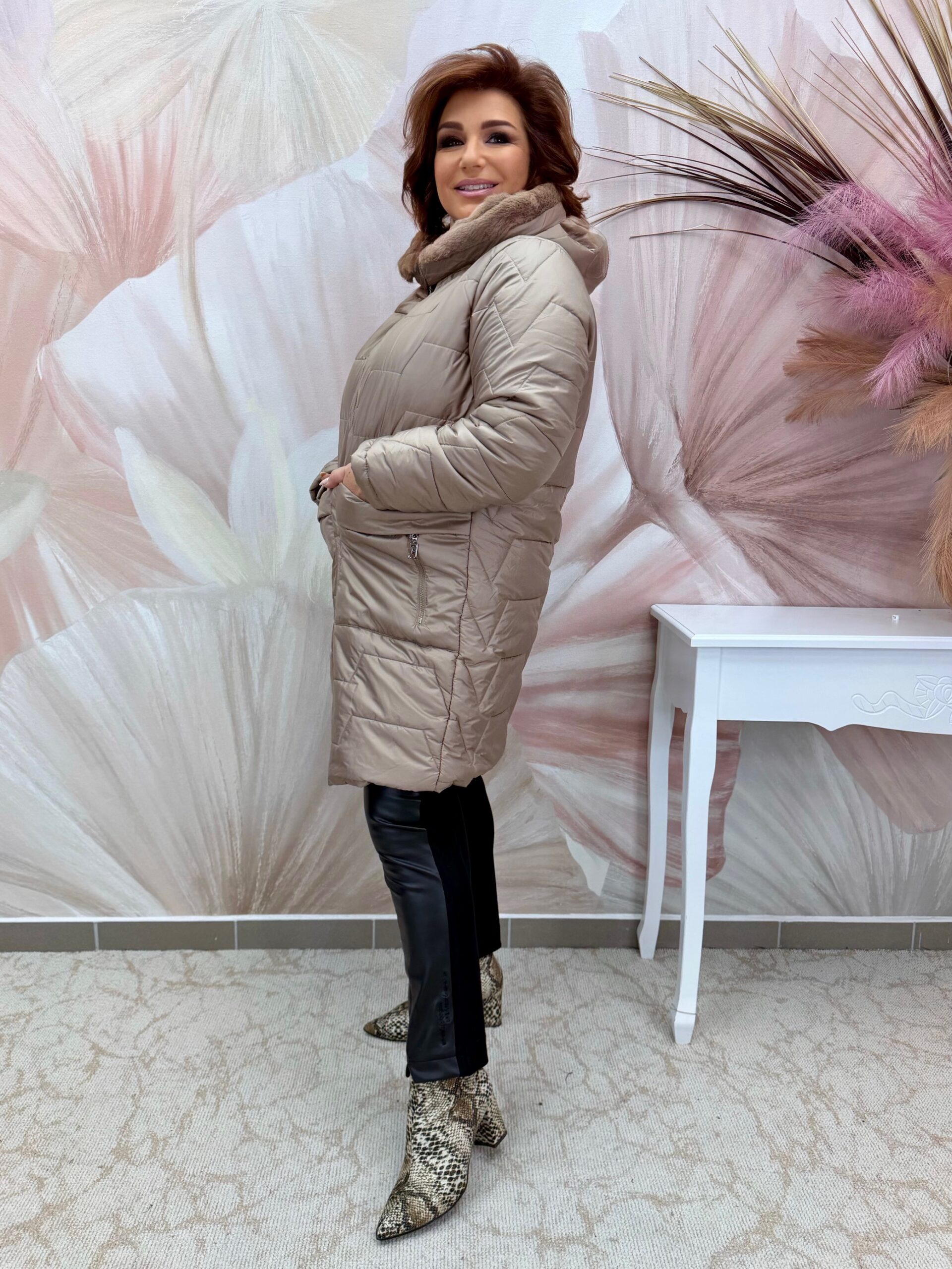 Prémium bézs belül szőrmés télikabát - Image 5