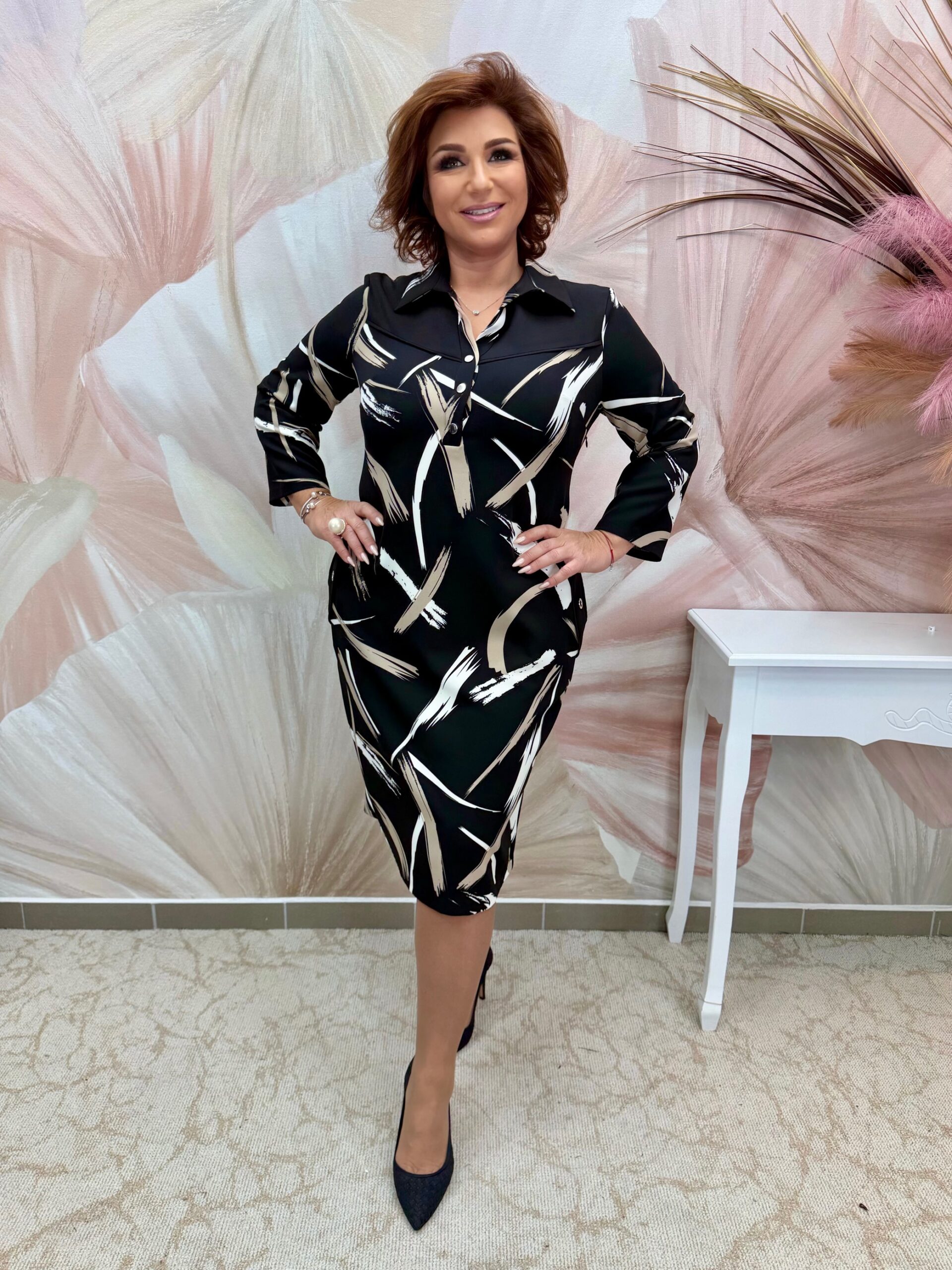 Fekete bézs galléros alkalmi hagymaruha