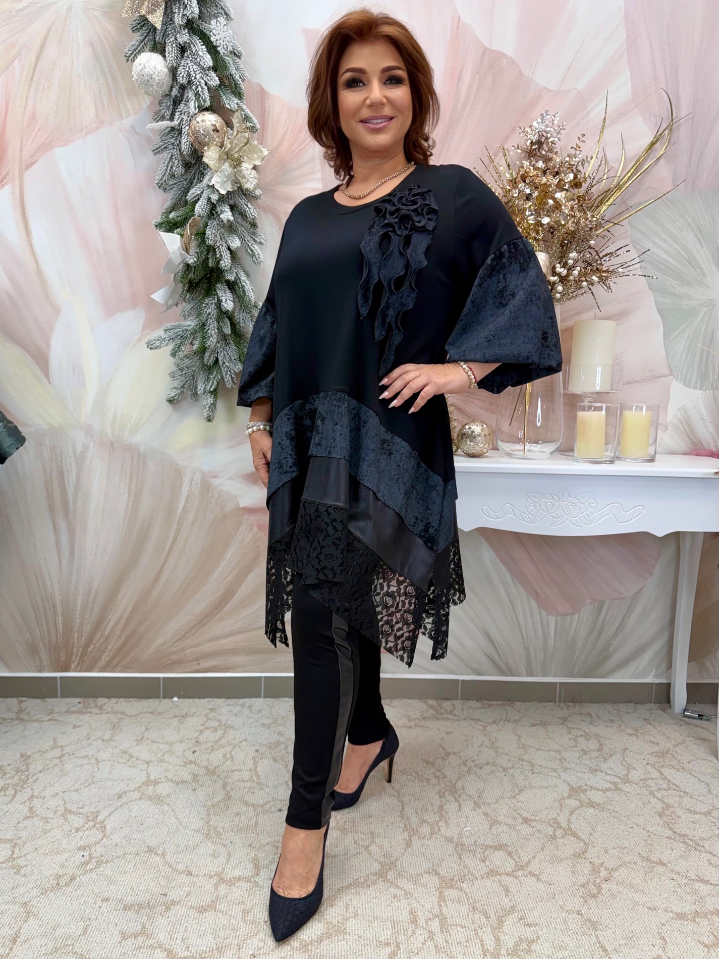 Csinos hosszított csipkés és bőrbetétes tunika