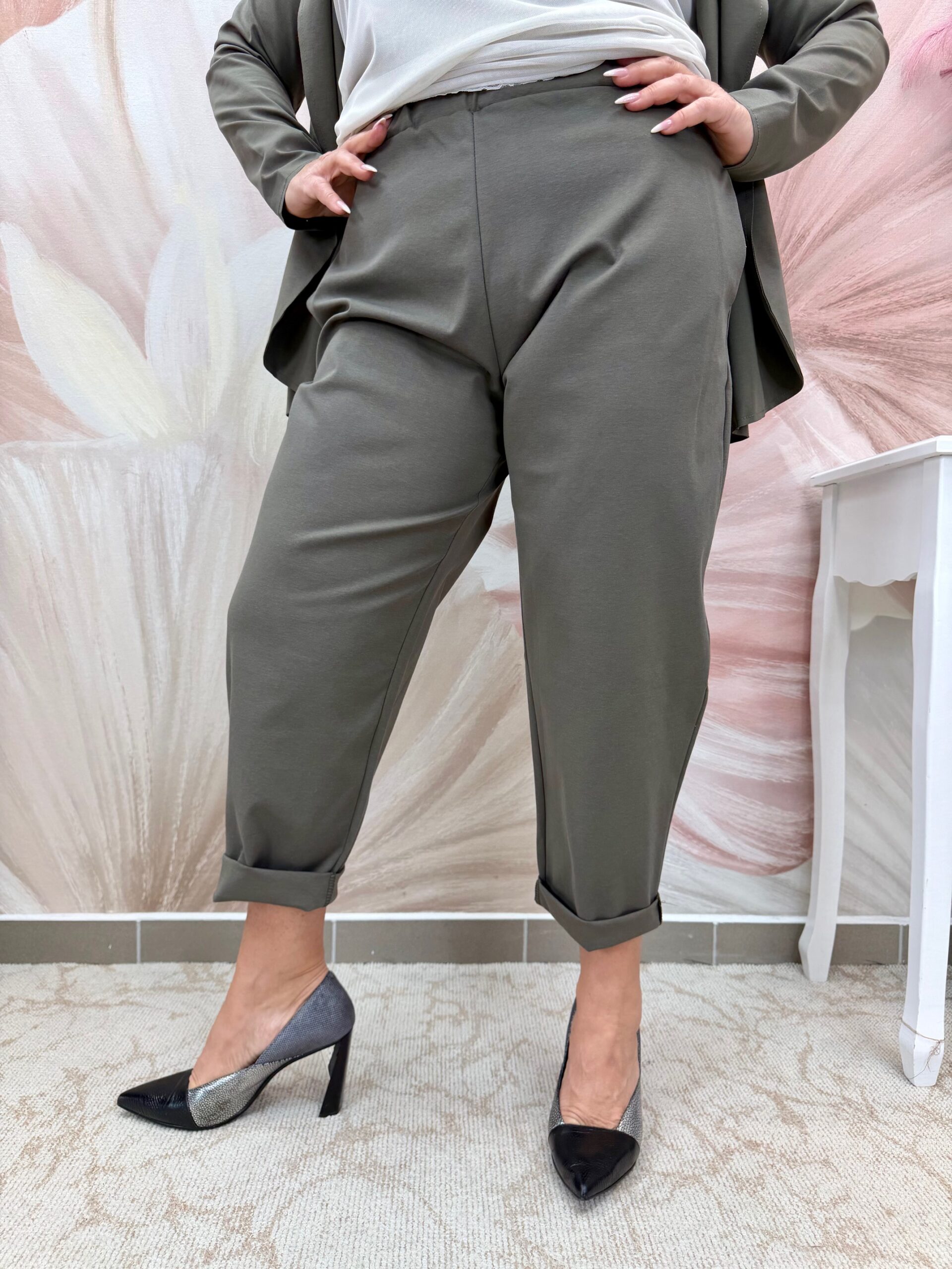 Khaki színű elasztikus pamut nadrág