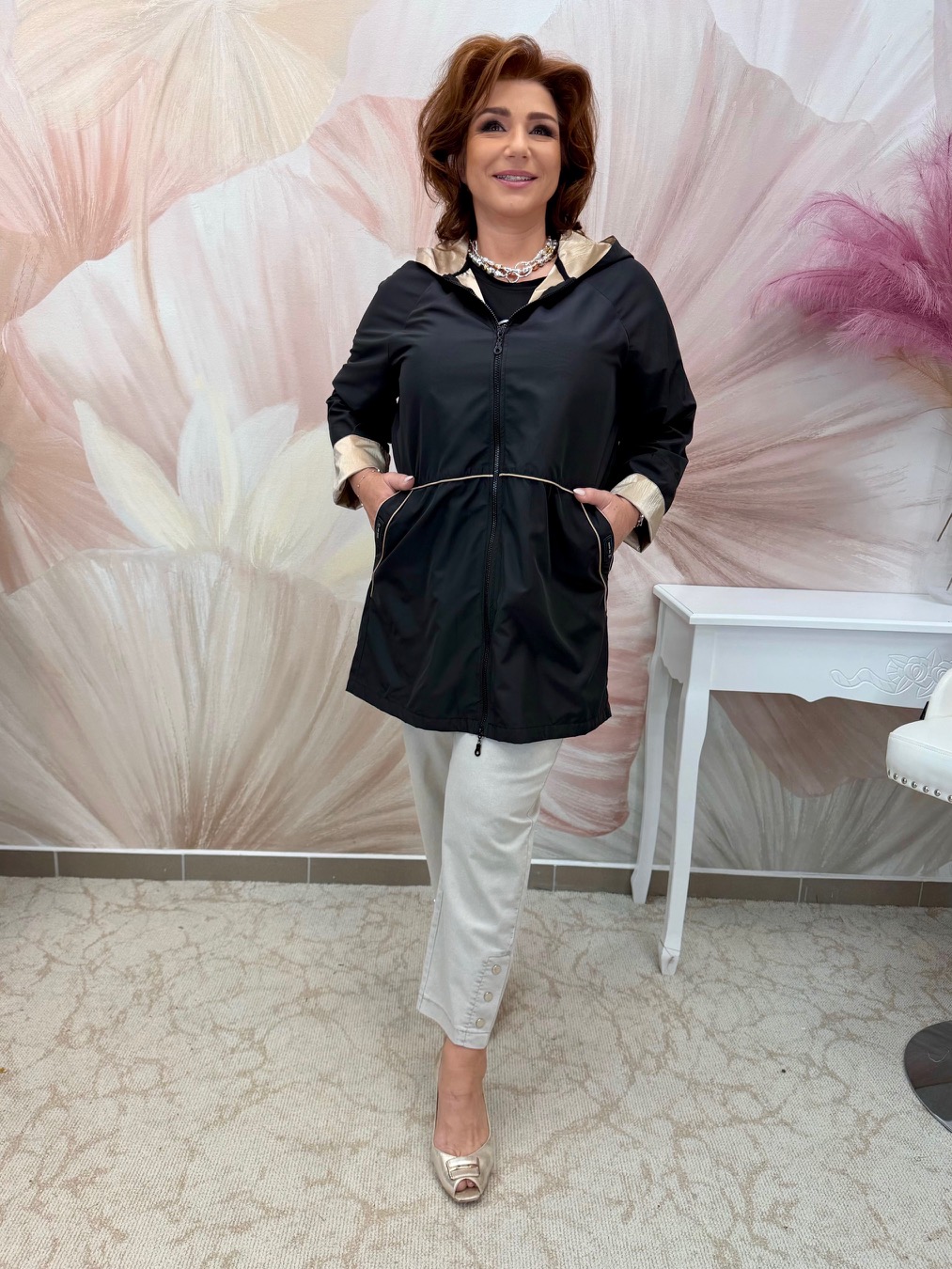 Csinos fekete-bézs ballonkabát